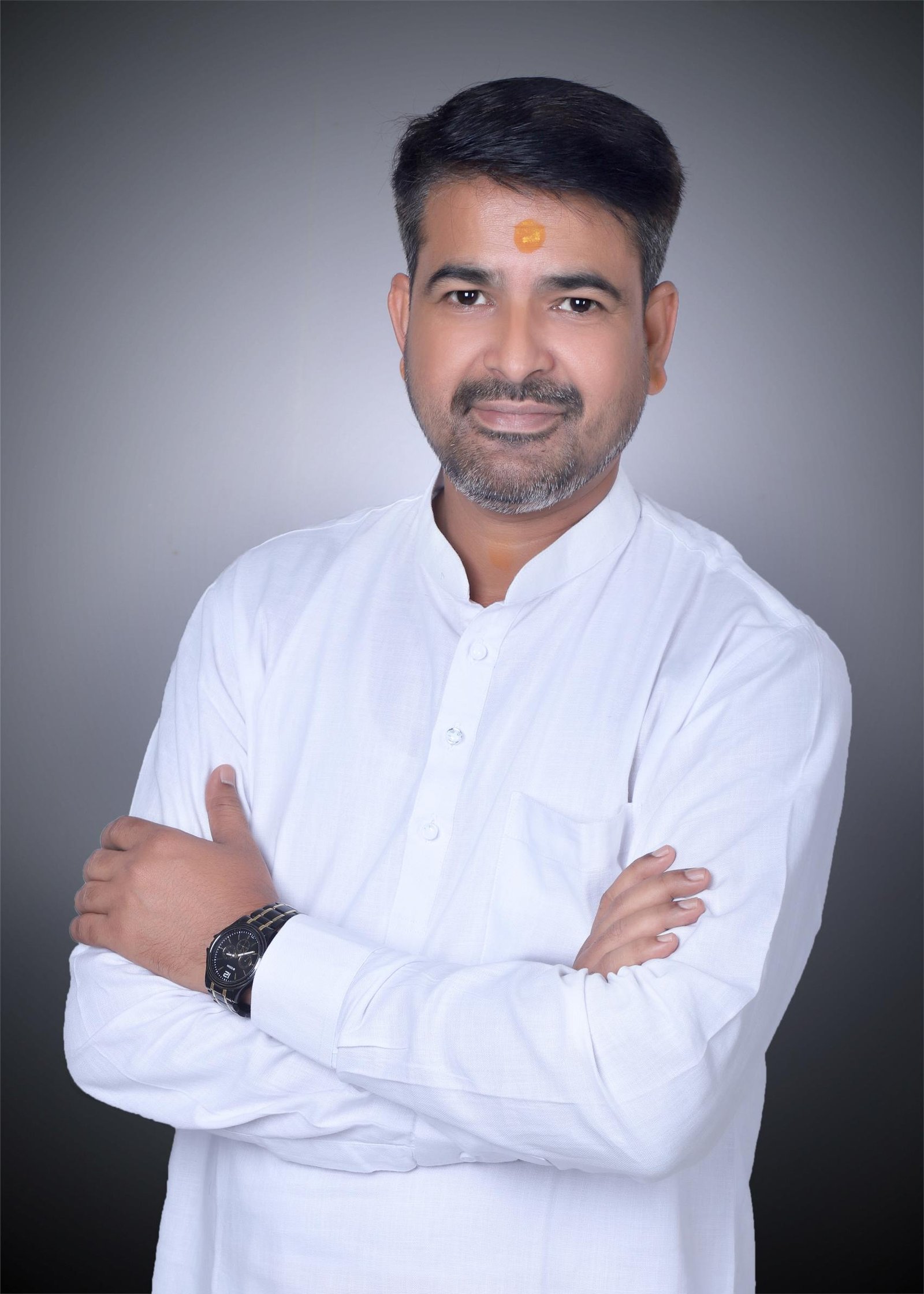 श्री संदीप मालतीदेवी त्रिलोकीनाथ शुक्ला